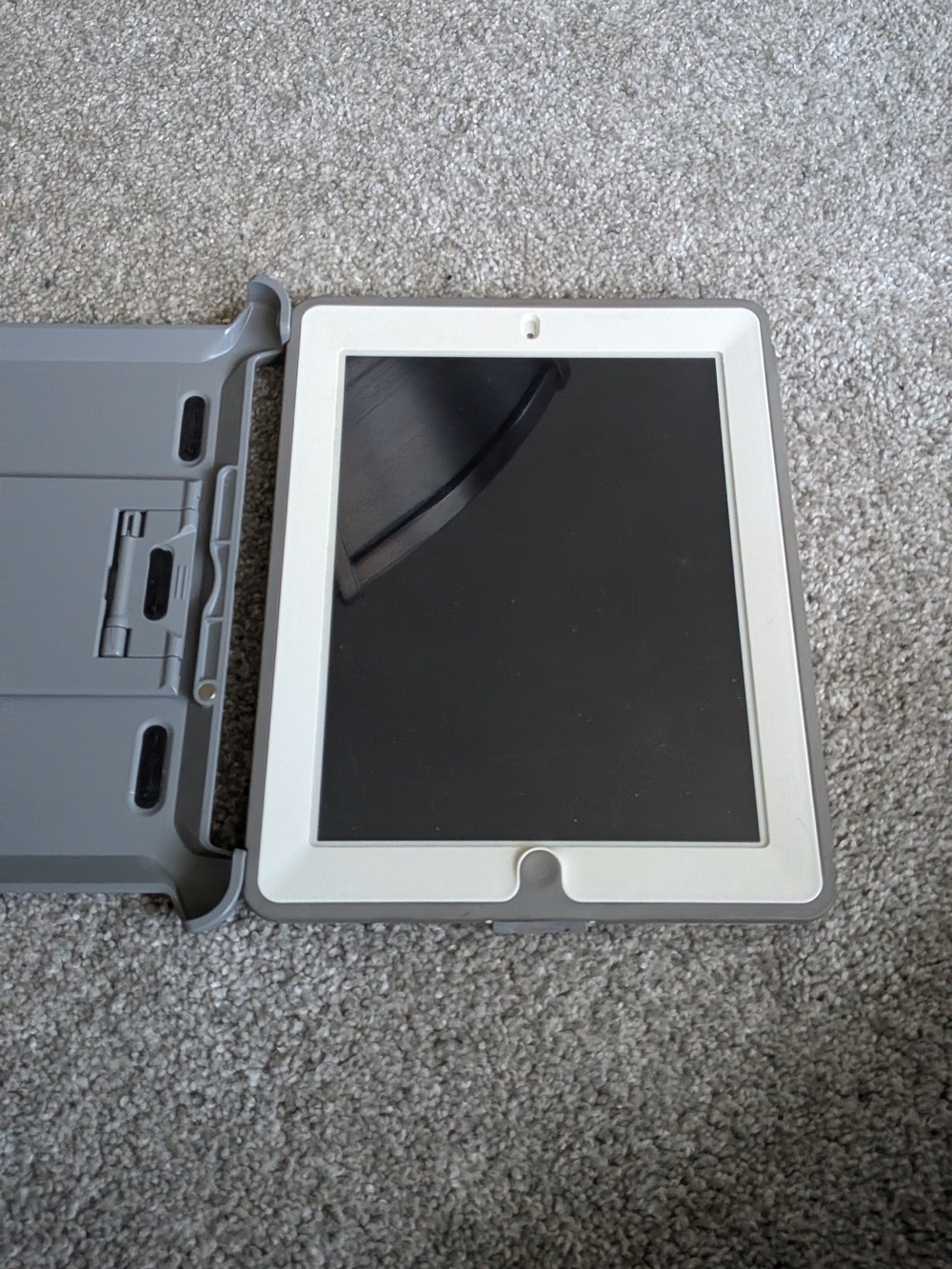 OtterBox Gray Rugged Tablet Case for iPad - Picture 2 of 5